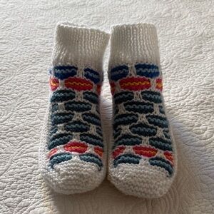 Hand-Knit White Women’s Socks with Multicolor Pattern OS